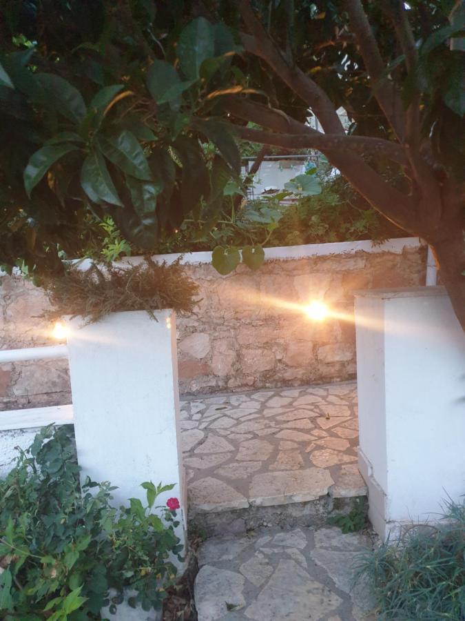 Gasthaus Rosemary House Sarandë Exterior foto